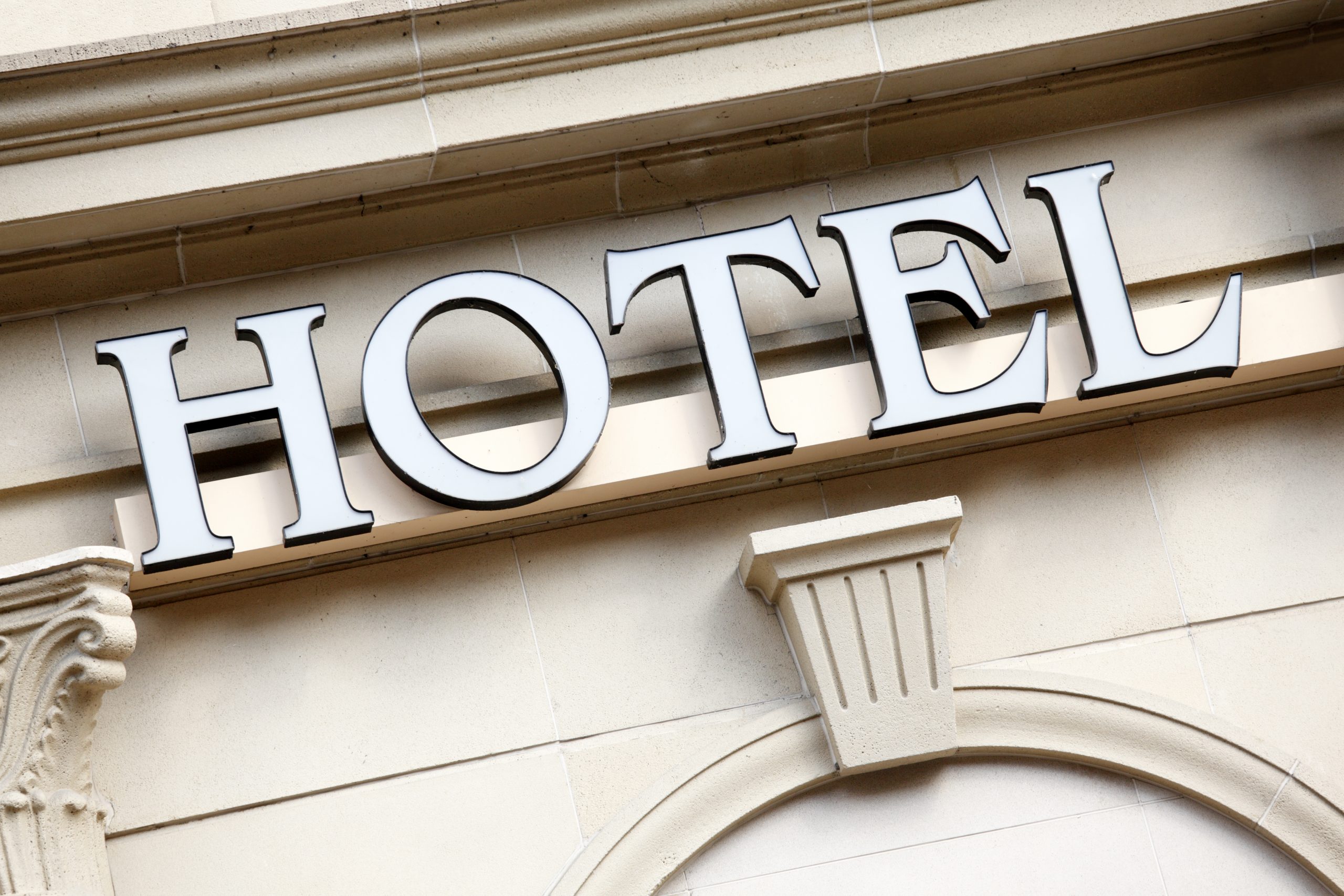 Enseigne pour Hôtel par Luxenseigne Montréal Enseigne publiciatire pour Hôtel par Luxenseigne Montréal